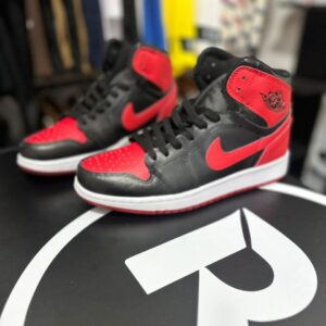 Jordan 1 Mid – Black/Red (Bred)